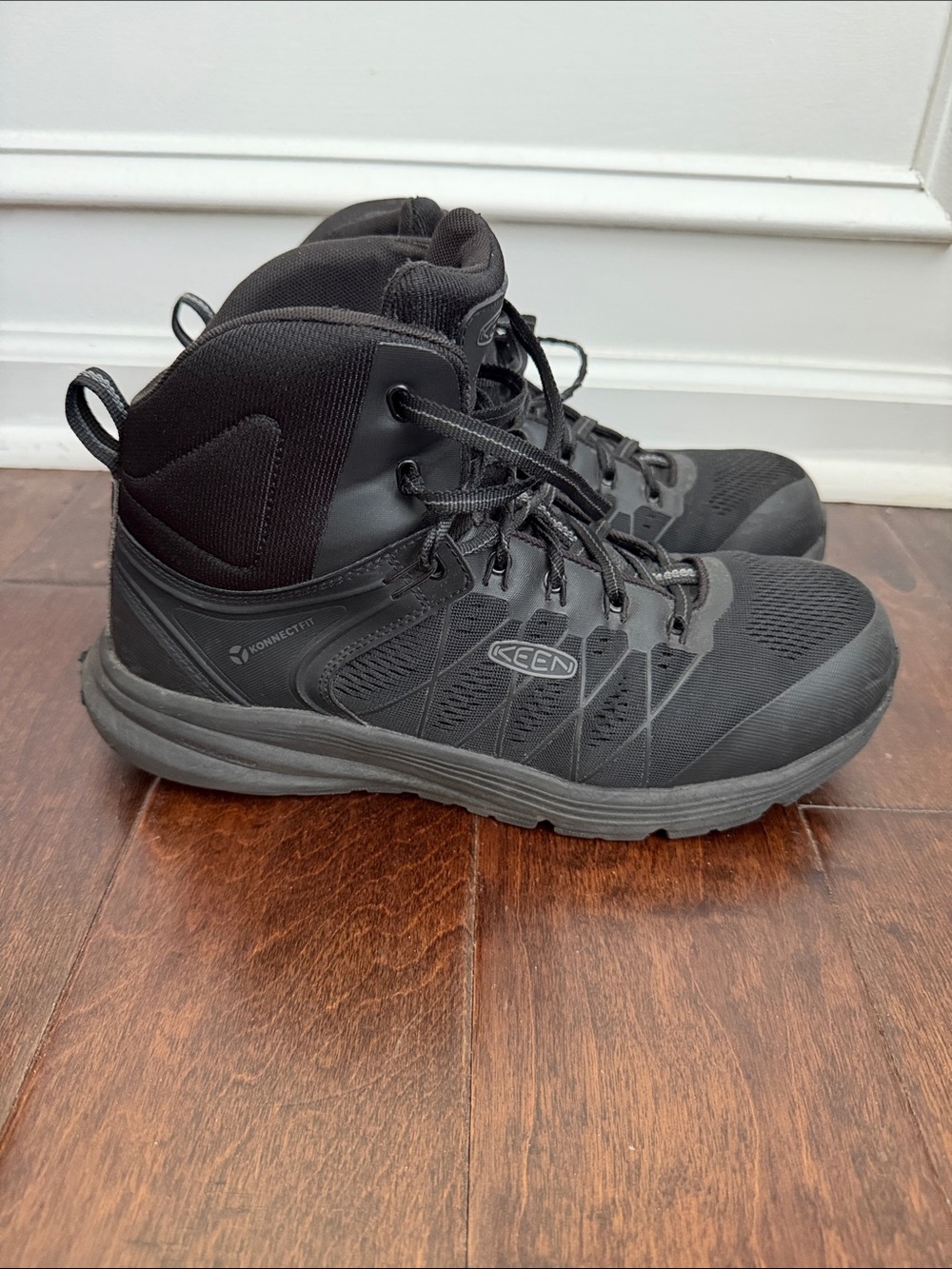 Keen Men's Vista Energy Mid INT MET Carbon Toe size 11.5D black